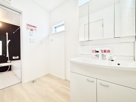 ̑@Ƃ̐ʃXy[XŒ̐gxxNN  