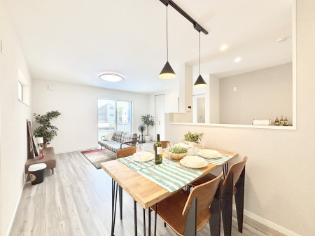 ���r���O�@���Ƒ��̓��₩�Șb�����ŕ�܂�閾�邢���r���O  