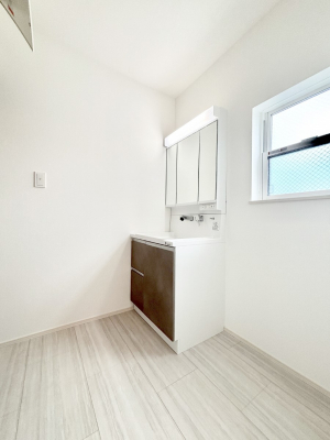 ̑@Ă̂ŎC̑ꏊłC\s܂B̐gxxCǂI