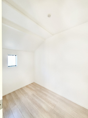 ���[�@2�K�̔[�˂͎��[�͂������A�����Ƃ��Ă������p���������܂��B