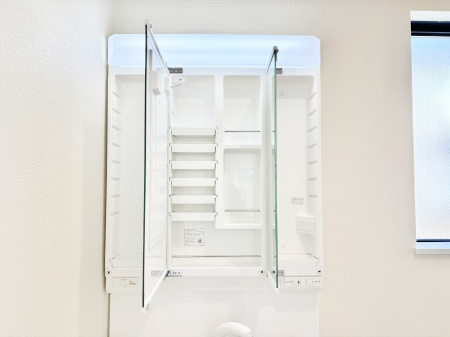 ���̑����ρ@�O�ʋ��̗��ɁA���ϕi��q���p�i�Ȃǂ����[�\�B���ʑ����������ƕۂ��܂��I