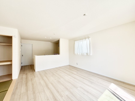 ���r���O�@���Ƒ��̓��₩�Șb�����ŕ�܂�閾�邢���r���O