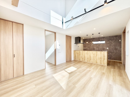 rO@Ƒ̓₩Șbŕ܂閾邢rO