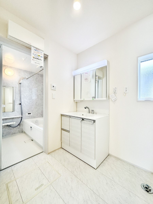 ̑@ʏ͂Ƃ̂Xy[XŁAgxx̃XLPASɗ]TĂłłB  