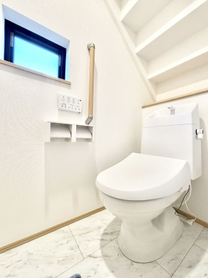 �g�C���@�g�C����1�K��2�K���ꂼ��ɔz�u����Ă��ĂƂĂ��֗��ł��B 