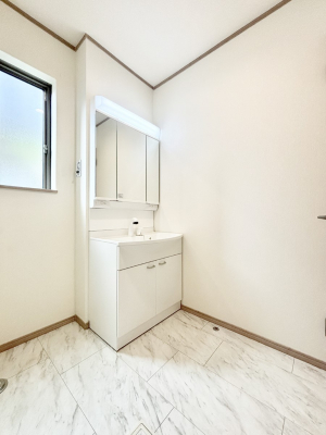 ̑@Ă̂ŎC̑ꏊłC\s܂B̐gxxCǂI