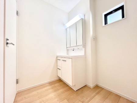 ʑEʏ@邢ʏ͖̐gxxyłႢłB