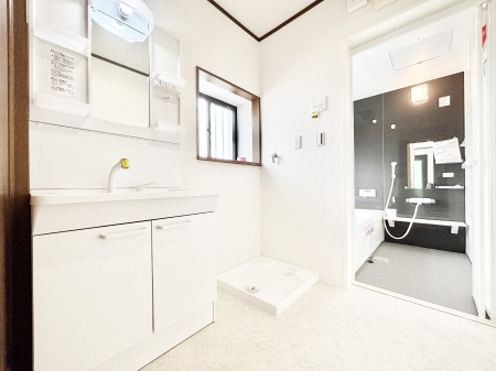 ʑEʏ@邢ʏ͖̐gxxyłႢłB