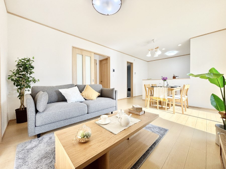 ���r���O�@���Ƒ��̓��₩�Șb�����ŕ�܂�閾�邢���r���O