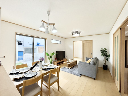 ���r���O�@���R������荞�܂�A�Ƒ��c���̏ꏊ�𖾂邭���o