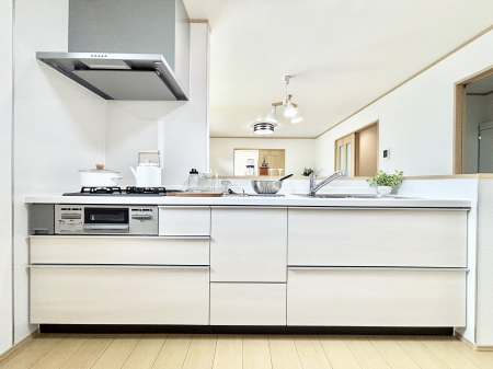 �L�b�`���@���r���O�����n����l�C�̃J�E���^�[�L�b�`���B �Ƒ��������Ȃ���Ǝ������邱�Ƃ��ł��܂��B