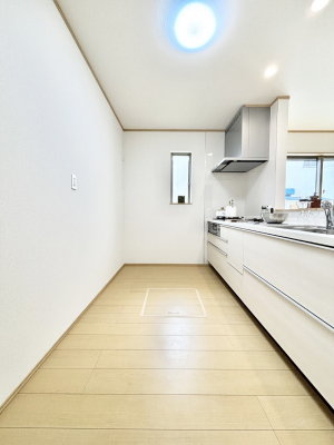 �L�b�`���@�u�₩�ȕ����ʂ蔲����L�b�`���B��������̂Ŗ��邭���C�ɂ��𗧂��܂��B