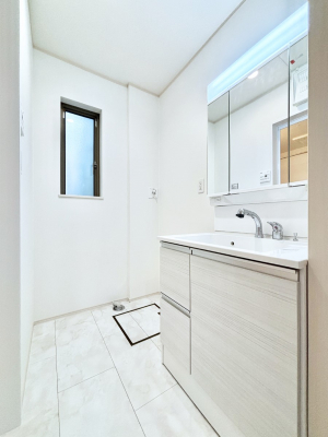 ̑@Ă̂ŎC̑ꏊłC\s܂B̐gxxCǂI