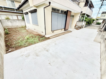 @3\I}Ȃql̒ԂɁB܂AƑ̎]ԃXy[XƂĂ劈B