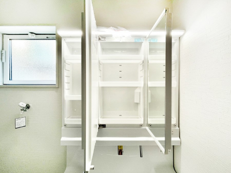 ���ʑ�E���ʏ��@�O�ʋ��̗��ɁA���ϕi��q���p�i�Ȃǂ����[�\�B���ʑ����������ƕۂ��܂��I  