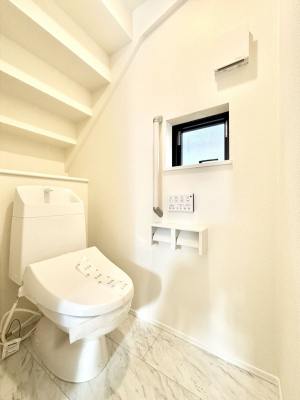 �g�C���@�g�C����1�K��2�K���ꂼ��ɔz�u����Ă��ĂƂĂ��֗��ł��B 