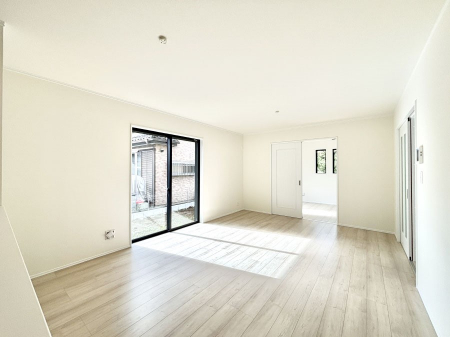 ���r���O�@�傫�ȑ����炽���Ղ�̗z���ƕ����������郊�r���O