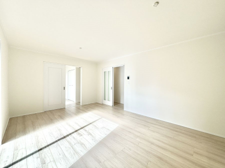 ���̑����ρ@�Ƒ��̏Ί炪���R�Ɛ��܂�Ă���A����ȕ��͋C�̃_�C�j���O�Ɏd�オ���Ă��܂��B