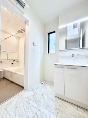 ̑@Ă̂ŎC̑ꏊłC\s܂B̐gxxCǂI