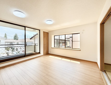 ̑ρ@Ƒ̏Ί炪RƐ܂ĂAȕ͋C̃_CjOɎdオĂ܂B