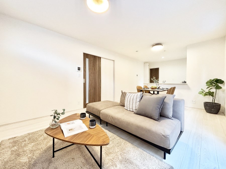 ���r���O�@���Ƒ��̓��₩�Șb�����ŕ�܂�閾�邢���r���O