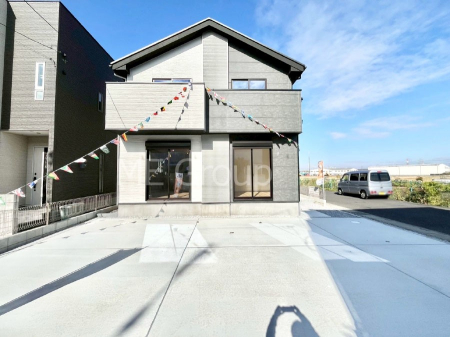 ���n�O�ώʐ^�@�������ꂽ�O�ρA�㎿�ȏZ��Ԃ��L���鎺���͉i�����S���ĉ߂�����Z���ł��B 