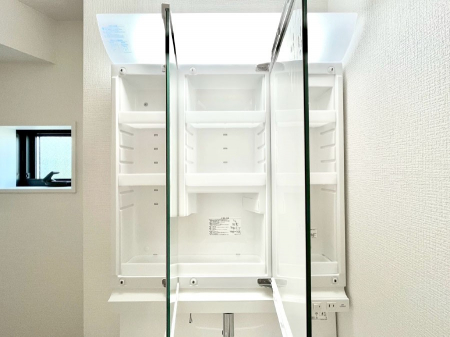 ���̑����ρ@�O�ʋ��̗��ɁA���ϕi��q���p�i�Ȃǂ����[�\�B���ʑ����������ƕۂ��܂��I