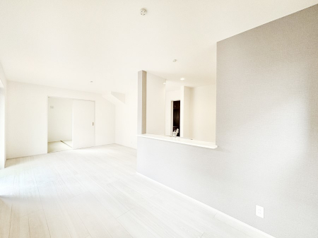 ���r���O�@���邢�z���������A�����̕��͋C�ɖ�������郊�r���O�E�_�C�j���O�B 