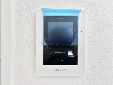 ���̑����ρ@���q���܂̂�����Ԃɂ����S�I���q����ڂŕ�����TV���j�^�[�t���C���^�[�z��