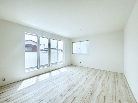 ̑ρ@Ƒ̏Ί炪RƐ܂ĂAȕ͋C̃_CjOɎdオĂ܂ 