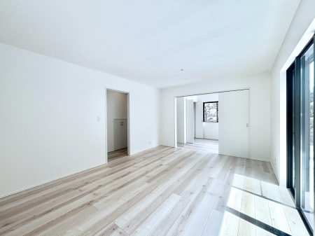 ̑ρ@Ƒ̏Ί炪RƐ܂ĂAȕ͋C̃_CjOɎdオĂ܂ 