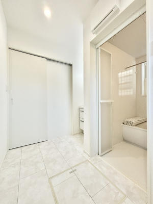 ���̑��@�L�X�Ƃ�Ƃ�̂��郉���h���[�X�y�[�X�B  