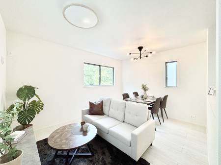 ���r���O�@���邢�z���������A�����̕��͋C�ɖ�������郊�r���O�_�C�j���O 