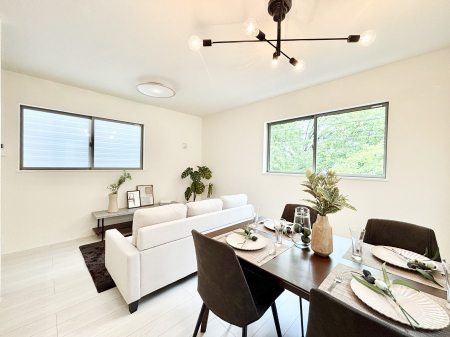 ���̑����ρ@�Ƒ��̏Ί炪���R�Ɛ��܂�Ă���A����ȕ��͋C�̃_�C�j���O�Ɏd�オ���Ă��܂� 