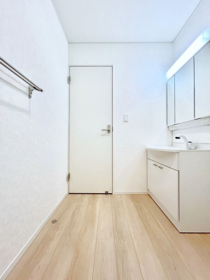 ʑEʏ@邢ʏ͖̐gxxyłႢłB