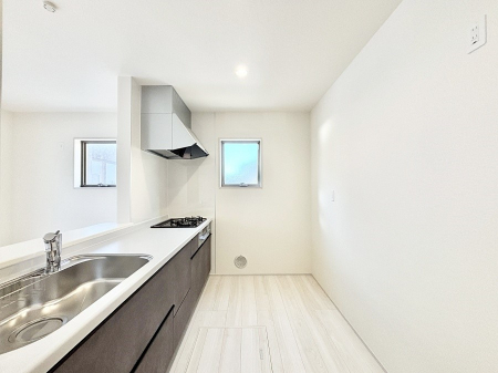 �L�b�`���@�u�₩�ȕ����ʂ蔲����L�b�`���B��������̂Ŗ��邭���C�ɂ��𗧂��܂��B