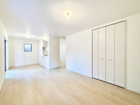 ���r���O�@�ǂ��ɂ��Ă��Ƒ��̂Ȃ������������R�~���j�P�[�V�������r���O�B 