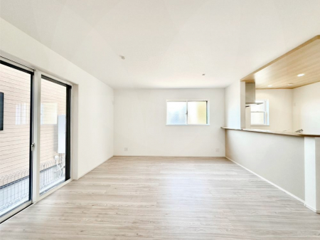 ̑ρ@Ƒ̏Ί炪RƐ܂ĂAȕ͋C̃_CjOɎdオĂ܂