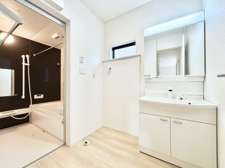 ̑@Ă̂ŎC̑ꏊłC\s܂B̐gxxCǂI