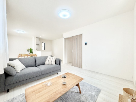 ̑ρ@Ƒ̏Ί炪RƐ܂ĂAȕ͋C̃_CjOɎdオĂ܂B