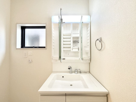 ���̑����ρ@�O�ʋ��̗��ɁA���ϕi��q���p�i�Ȃǂ����[�\�B���ʑ����������ƕۂ��܂��I