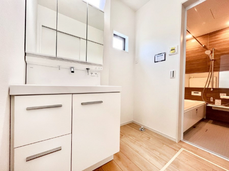 ���ʑ�E���ʏ��@��Ƃ�̐��ʃX�y�[�X�Œ��̐g�x�x���X���[�Y��