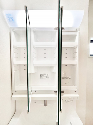 ���ʑ�E���ʏ��@�O�ʋ��̗��ɁA���ϕi��q���p�i�Ȃǂ����[�\�B���ʑ����������ƕۂ��܂��I  