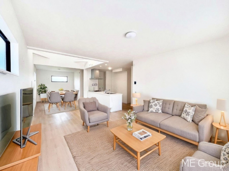 ���r���O�@�Ƒ��̘a�₩�ȉ�b���������Ă������B�J�����̂��郊�r���O�ł��B���Ƌ��CG�ł�  