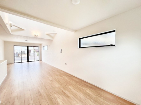 ���̑����ρ@�Ƒ��̏Ί炪���R�Ɛ��܂�Ă���A����ȕ��͋C�̃_�C�j���O�Ɏd�オ���Ă��܂��B