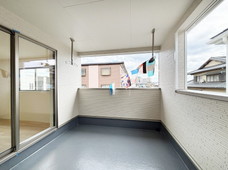 oRj[@}ȂVC̕ωɂSȃCi[oRj[