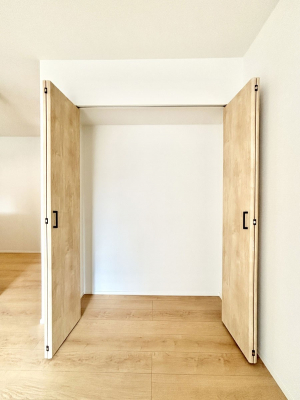 ̑ρ@rO[BɎ[ƕW܂LDKXbLЕtłˁB  