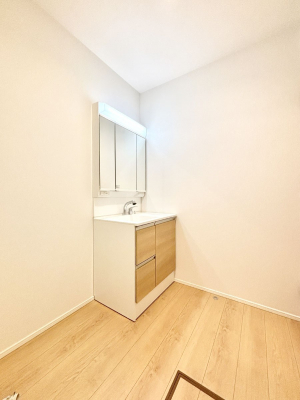 ʑEʏ@邢ʏ͖̐gxxyłႢłB