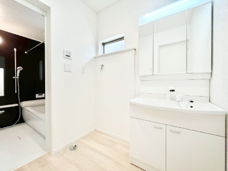 ̑@Ƃ̐ʃXy[XŒ̐gxxX[Y