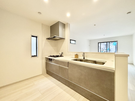 �L�b�`���@�u�₩�ȕ����ʂ蔲����L�b�`���B��������̂Ŗ��邭���C�ɂ��𗧂��܂��B�@